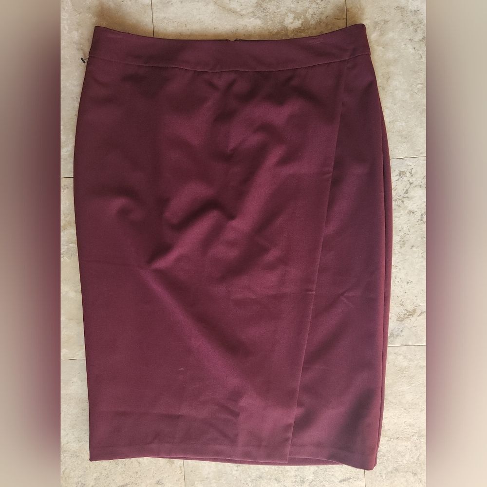 Liz Claiborn faux wrapped burgundy skirt and lining zip closure straight career